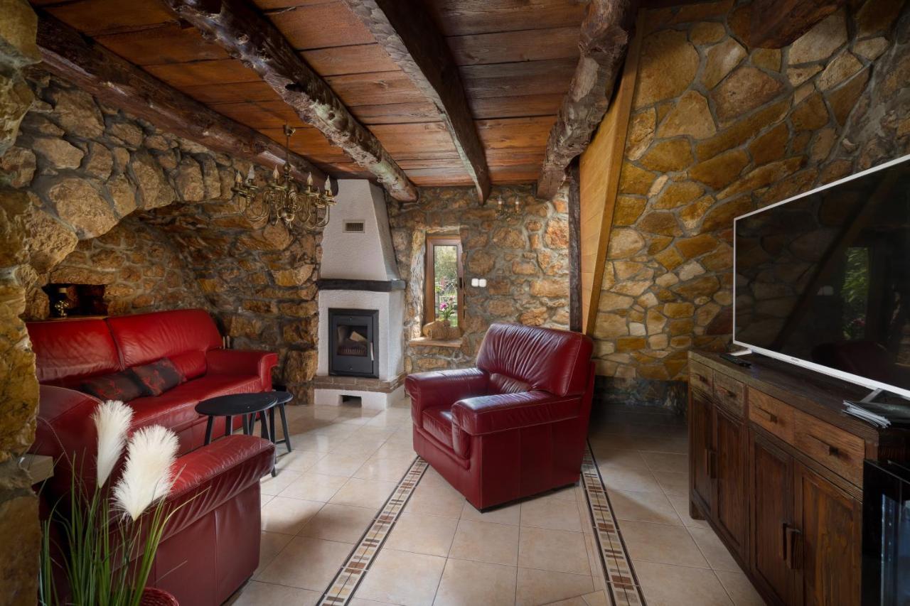 Stone Lady Holiday Home With Pool&Hot Tub,Sauna,Bbq,Garden Rasopasno Exterior photo