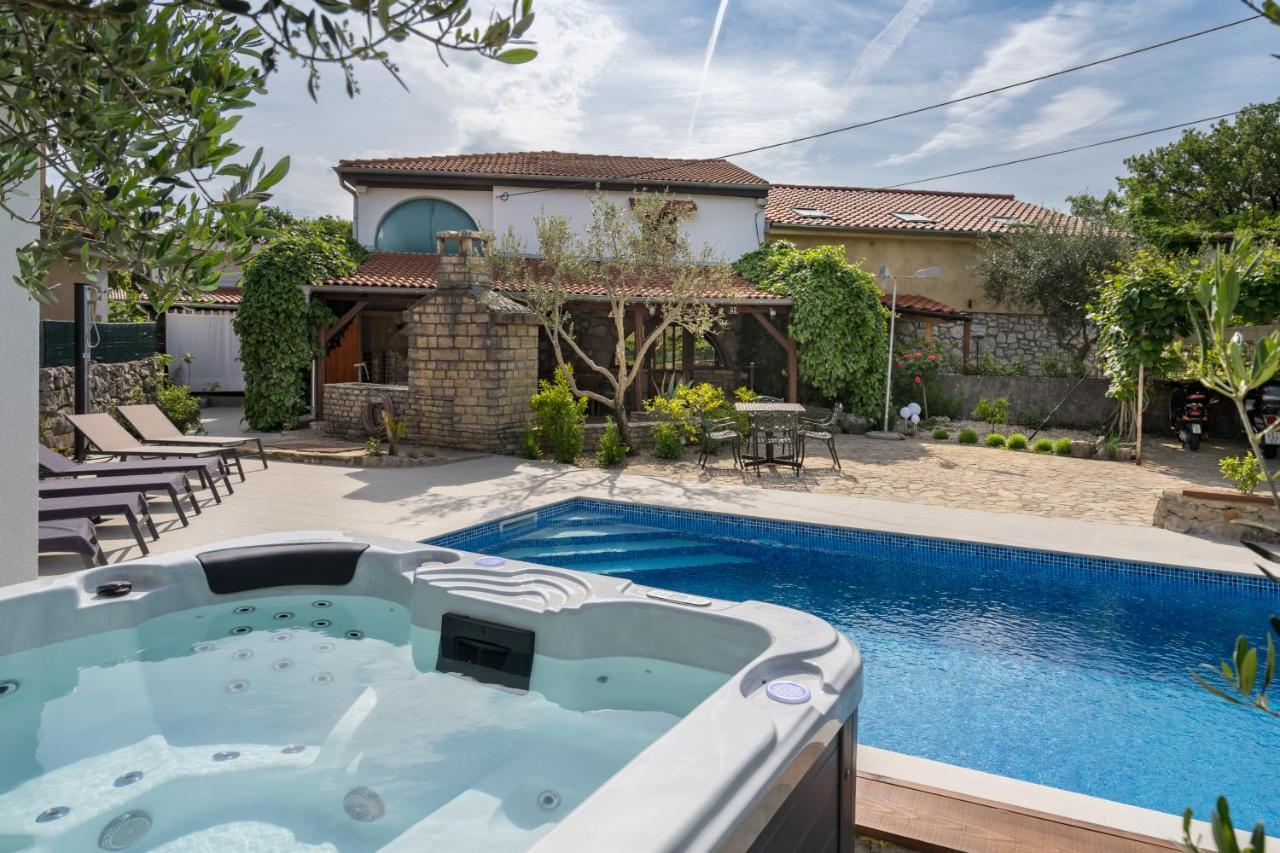 Stone Lady Holiday Home With Pool&Hot Tub,Sauna,Bbq,Garden Rasopasno Exterior photo