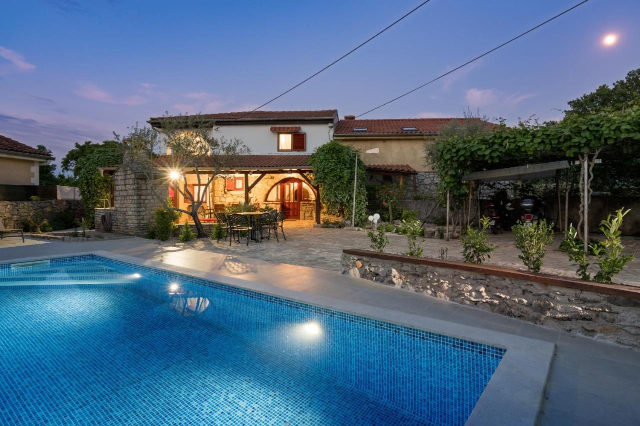 Stone Lady Holiday Home With Pool&Hot Tub,Sauna,Bbq,Garden Rasopasno Exterior photo