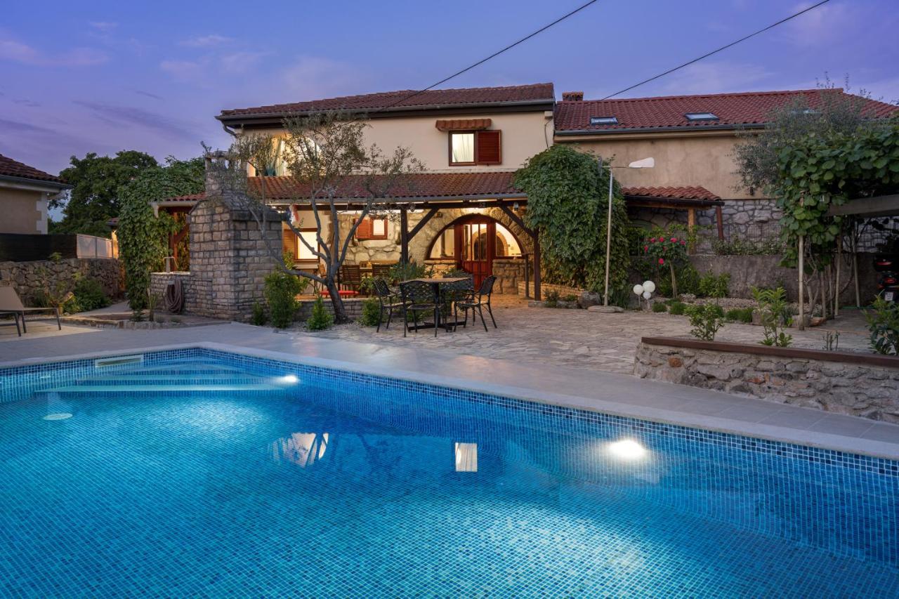 Stone Lady Holiday Home With Pool&Hot Tub,Sauna,Bbq,Garden Rasopasno Exterior photo