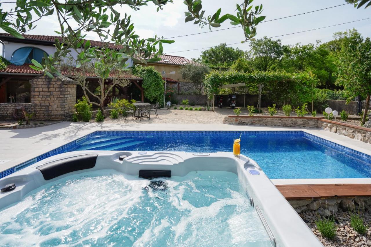 Stone Lady Holiday Home With Pool&Hot Tub,Sauna,Bbq,Garden Rasopasno Exterior photo